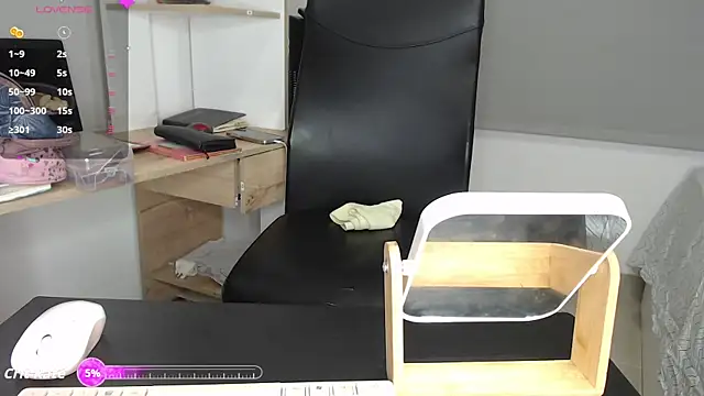 BriannaLorens online show from November 1, 2025, 2:08 pm