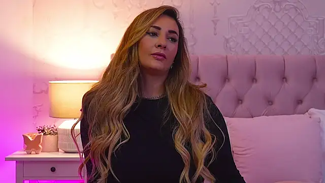 YaaraCollins online show from November 26, 2025, 7:26 pm