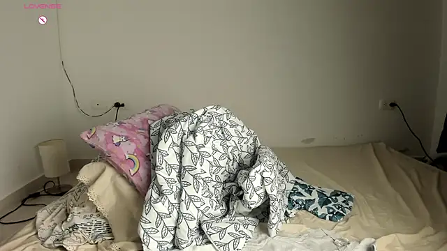 Snapshot of Blondylicious chatting on April 14, 2026, 11:44 pm Blondylicious online show from April 14, 2026, 11:44 pm