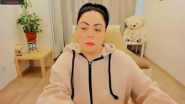 Nina Hopper online show from April 3, 2026, 1:20 pm