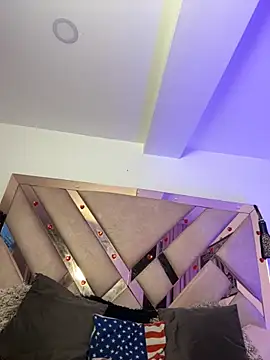 Victoria14  online show from April 16, 2026, 2:01 am