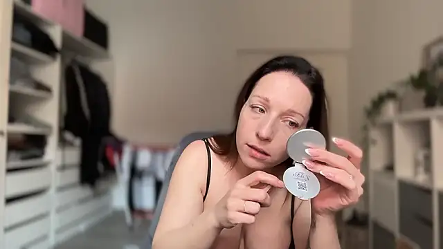 Viola Beck online show from March 10, 2026, 9:36 am