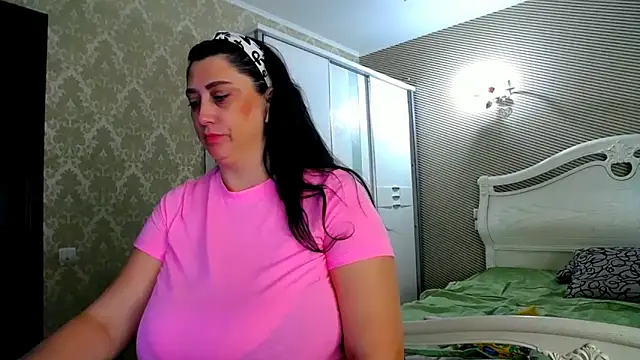 Evelyn Shy online show from November 14, 2025, 7:29 am