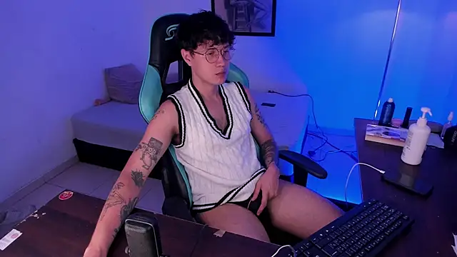 LeaneSeb online show from December 3, 2025, 9:57 pm