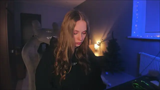 Snapshot of Rachel_Ro chatting on December 16, 2024, 1:21 am Rachel Ro online show from December 16, 2024, 1:21 am