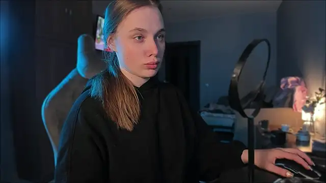 Snapshot of Rachel_Ro chatting on January 10, 2025, 7:57 am Rachel Ro online show from January 10, 2025, 7:57 am