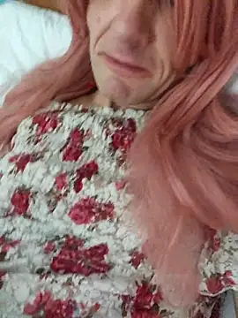 Snapshot of KandiK37 chatting on February 21, 2025, 3:43 pm KandiK37 online show from February 21, 2025, 3:43 pm