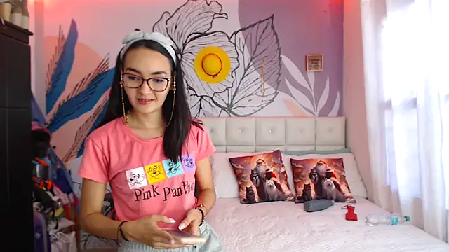 Snapshot of LinzyBaner chatting on December 11, 2024, 9:34 pm LinzyBaner online show from December 11, 2024, 9:34 pm