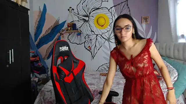 Snapshot of LinzyBaner chatting on January 4, 2025, 9:20 pm LinzyBaner online show from January 4, 2025, 9:20 pm