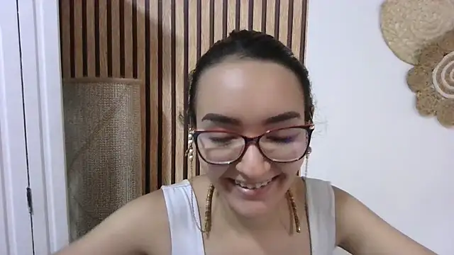 Snapshot of LinzyBaner chatting on February 11, 2025, 10:28 pm LinzyBaner online show from February 11, 2025, 10:28 pm