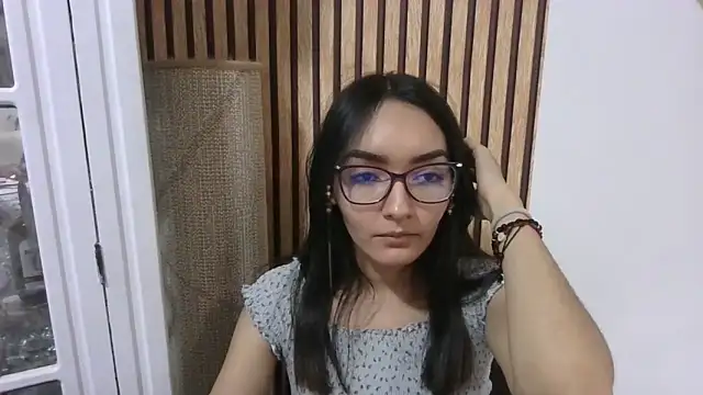 Snapshot of LinzyBaner chatting on February 13, 2025, 12:35 am LinzyBaner online show from February 13, 2025, 12:35 am