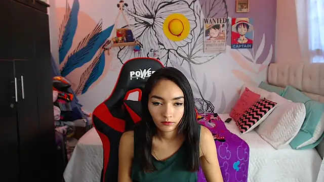 Snapshot of LinzyBaner chatting on February 19, 2025, 9:58 pm LinzyBaner online show from February 19, 2025, 9:58 pm