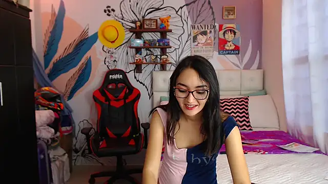 Snapshot of LinzyBaner chatting on February 26, 2025, 10:53 pm LinzyBaner online show from February 26, 2025, 10:53 pm