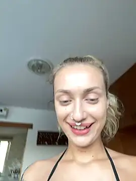 Snapshot of MonicaMilz chatting on February 3, 2025, 10:36 am MonicaMilz online show from February 3, 2025, 10:36 am