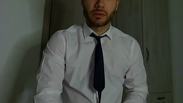 Snapshot of Justynn1 chatting on November 14, 2025, 6:12 am Justynn1 online show from November 14, 2025, 6:12 am