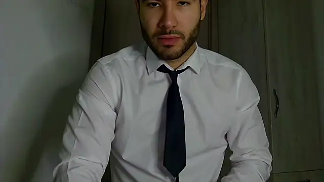 Snapshot of Justynn1 chatting on November 17, 2025, 11:10 pm Justynn1 online show from November 17, 2025, 11:10 pm