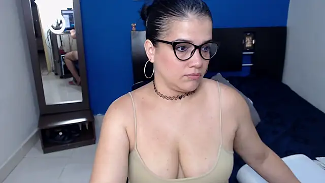 Snapshot of GlendaStarx chatting on May 1, 2026, 10:58 pm GlendaStarx online show from May 1, 2026, 10:58 pm