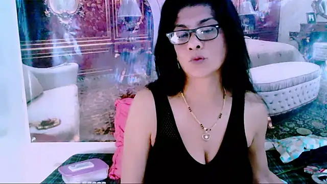 Snapshot of IndianAllure chatting on January 9, 2025, 11:47 am IndianAllure online show from January 9, 2025, 11:47 am