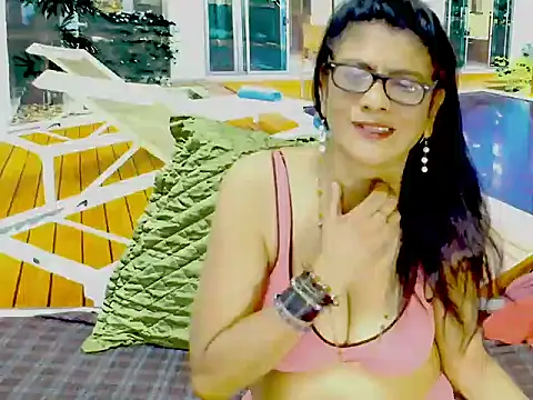 Snapshot of IndianAllure chatting on January 29, 2025, 6:43 am IndianAllure online show from January 29, 2025, 6:43 am