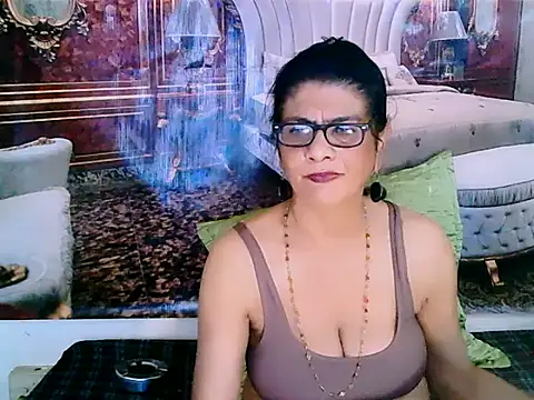 Snapshot of IndianAllure chatting on January 31, 2025, 5:51 am IndianAllure online show from January 31, 2025, 5:51 am