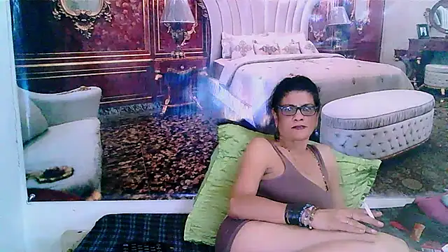 Snapshot of IndianAllure chatting on January 31, 2025, 8:54 am IndianAllure online show from January 31, 2025, 8:54 am