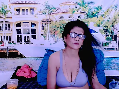 Snapshot of IndianAllure chatting on February 5, 2025, 12:27 pm IndianAllure online show from February 5, 2025, 12:27 pm