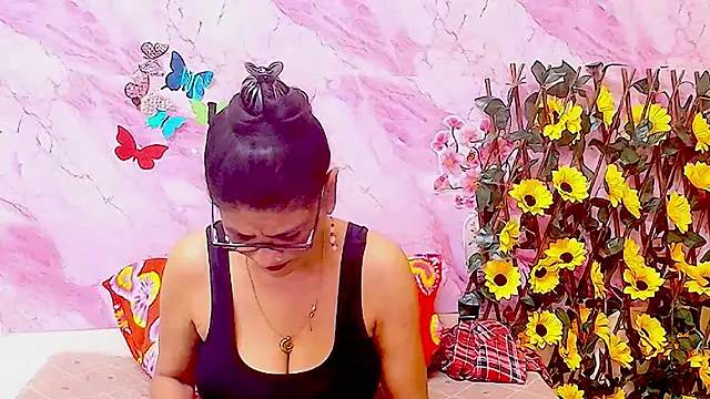 IndianAllure online show from December 4, 2025, 5:39 am