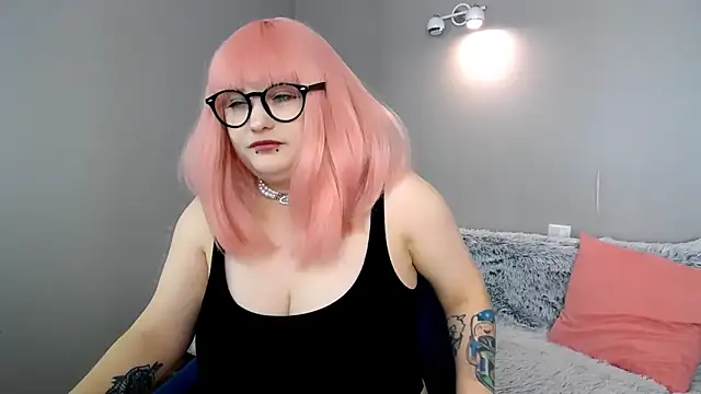 Estheri online show from March 21, 2025, 7:22 am