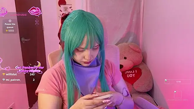 Snapshot of KuroChan420 chatting on October 24, 2025, 11:34 pm KuroChan420 online show from October 24, 2025, 11:34 pm