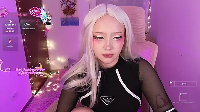 Snapshot of KuroChan420 chatting on November 28, 2025, 2:14 am KuroChan420 online show from November 28, 2025, 2:14 am