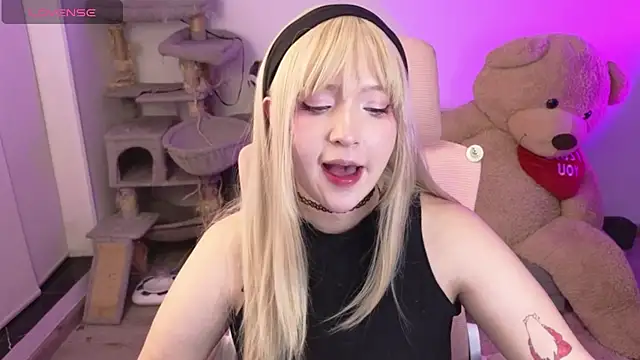 Snapshot of KuroChan420 chatting on February 1, 2026, 2:10 am KuroChan420 online show from February 1, 2026, 2:10 am