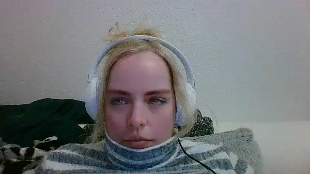 vaneza02 online show from March 22, 2025, 7:53 pm