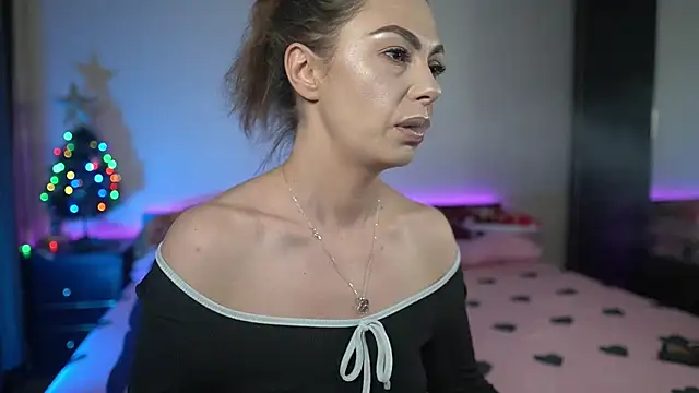 TiffanyPierce online show from December 21, 2025, 9:11 pm