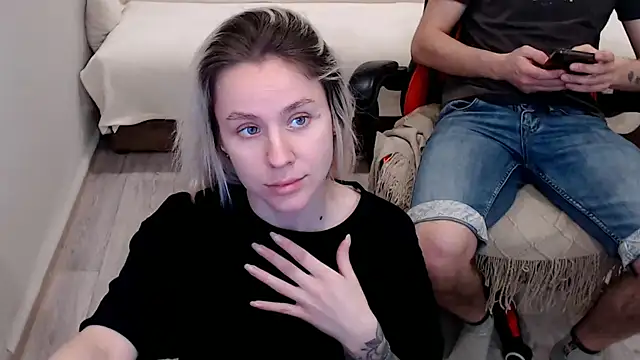 Snapshot of Mila_Jon chatting on December 6, 2024, 6:15 am Mila Jon online show from December 6, 2024, 6:15 am