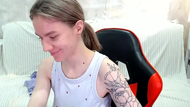 Snapshot of Mila_Jon chatting on October 9, 2025, 6:00 am Mila Jon online show from October 9, 2025, 6:00 am