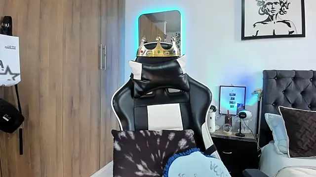 Snapshot of AlanNaughty chatting on February 25, 2026, 10:08 pm AlanNaughty online show from February 25, 2026, 10:08 pm