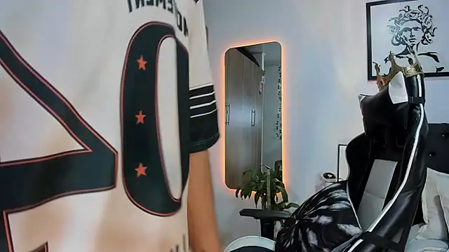 Snapshot of AlanNaughty chatting on March 3, 2026, 5:24 am AlanNaughty online show from March 3, 2026, 5:24 am