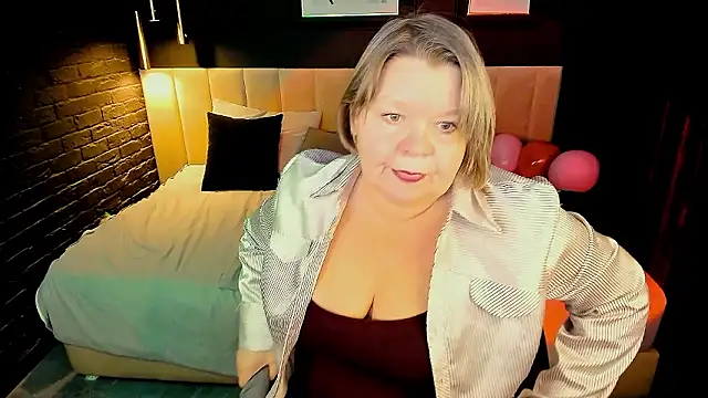 Snapshot of Shannonshine chatting on February 18, 2026, 1:40 pm Shannonshine online show from February 18, 2026, 1:40 pm