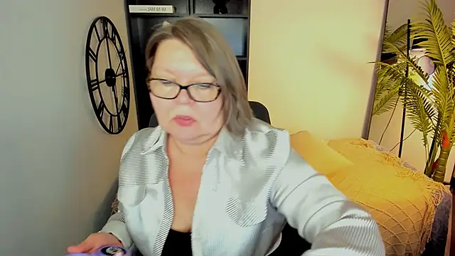Snapshot of Shannonshine chatting on April 22, 2026, 1:56 pm Shannonshine online show from April 22, 2026, 1:56 pm