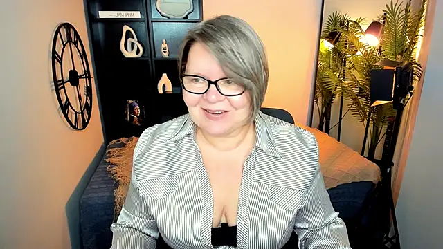 Snapshot of Shannonshine chatting on June 1, 2026, 1:02 pm Shannonshine online show from June 1, 2026, 1:02 pm
