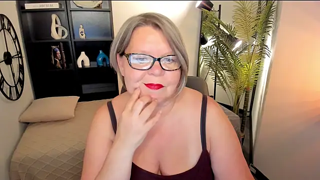Snapshot of Shannonshine chatting on July 16, 2026, 2:01 pm Shannonshine online show from July 16, 2026, 2:01 pm