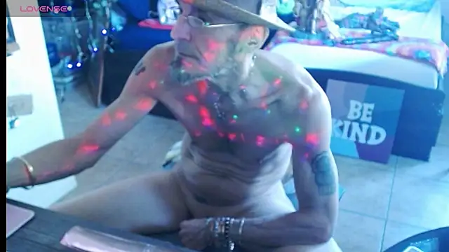 Snapshot of mycock2474u chatting on March 17, 2025, 4:33 pm mycock2474u online show from March 17, 2025, 4:33 pm