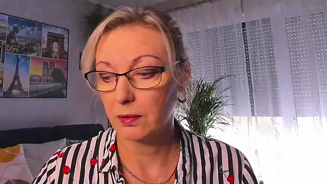 vanessa chat online show from October 15, 2025, 1:22 pm