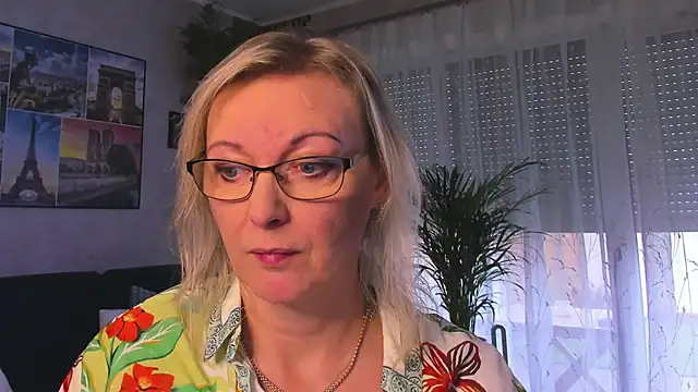 vanessa chat online show from November 17, 2025, 2:12 pm