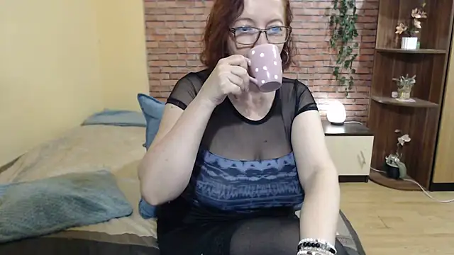 Snapshot of EvelyneFlirtyMilf chatting on May 22, 2026, 4:52 am EvelyneFlirtyMilf online show from May 22, 2026, 4:52 am