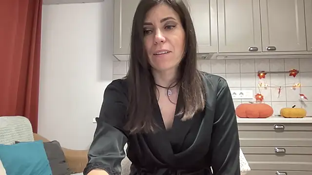 HotyWinter online show from November 1, 2025, 4:47 am