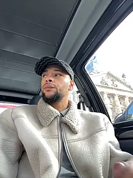 Lionayowe online show from November 18, 2025, 11:36 am