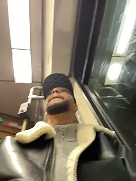 Lionayowe online show from March 29, 2026, 6:52 pm