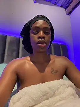 LuciousLips96 online show from December 20, 2025, 8:05 pm