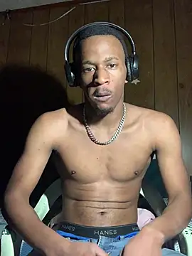 Snapshot of Tristris100 chatting on December 13, 2024, 11:28 pm Tristris100 online show from December 13, 2024, 11:28 pm